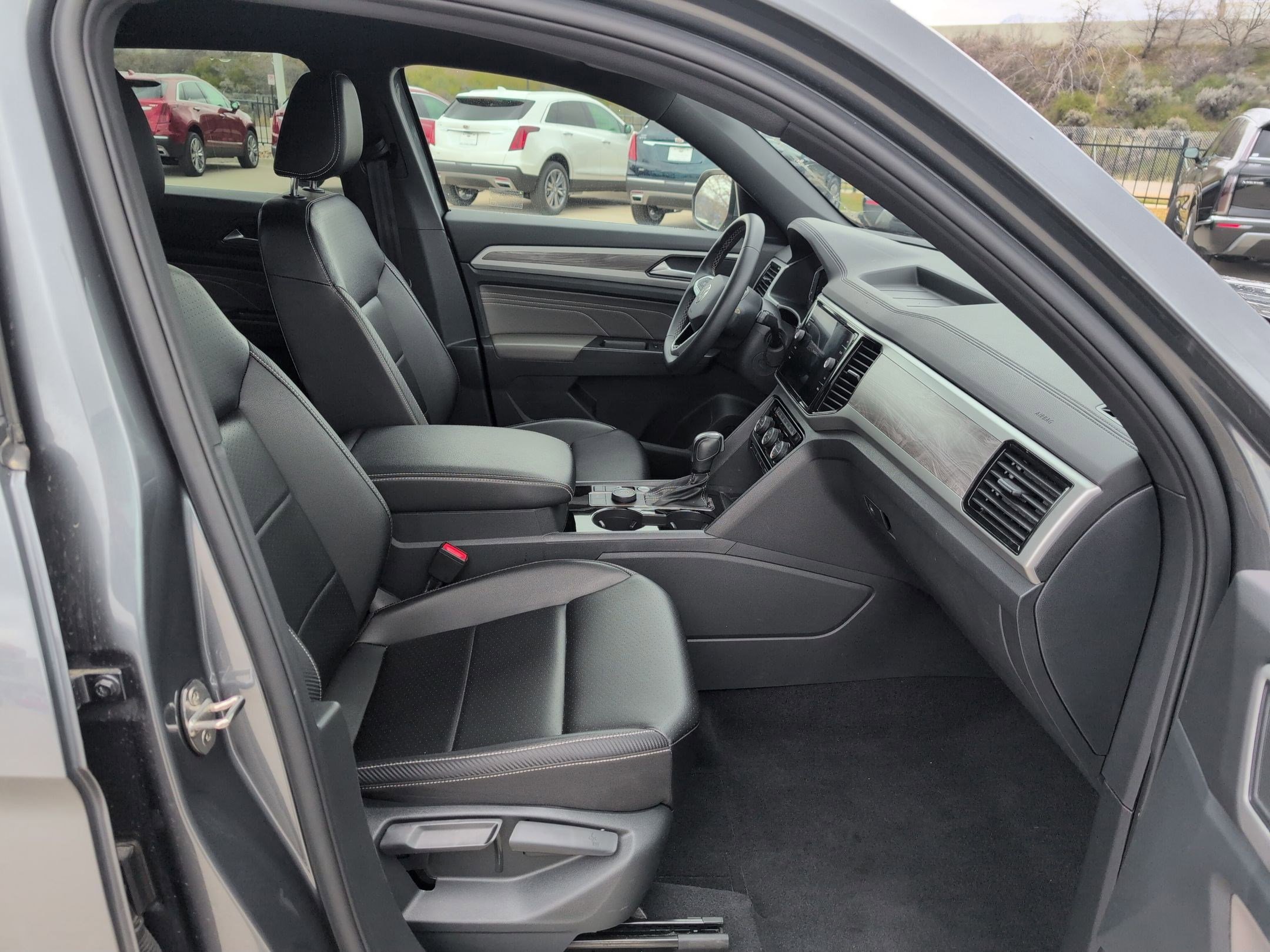 Used 2022 Volkswagen Atlas Cross Sport SE image 29