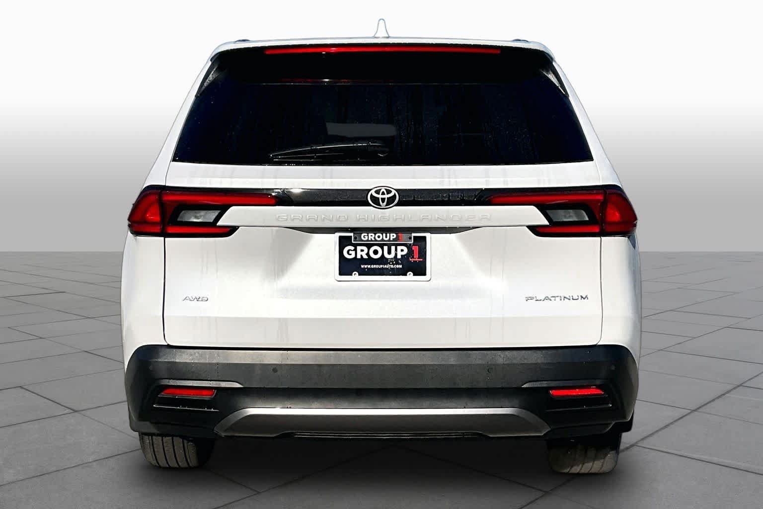 Used 2025 Toyota Grand Highlander AWD image 4