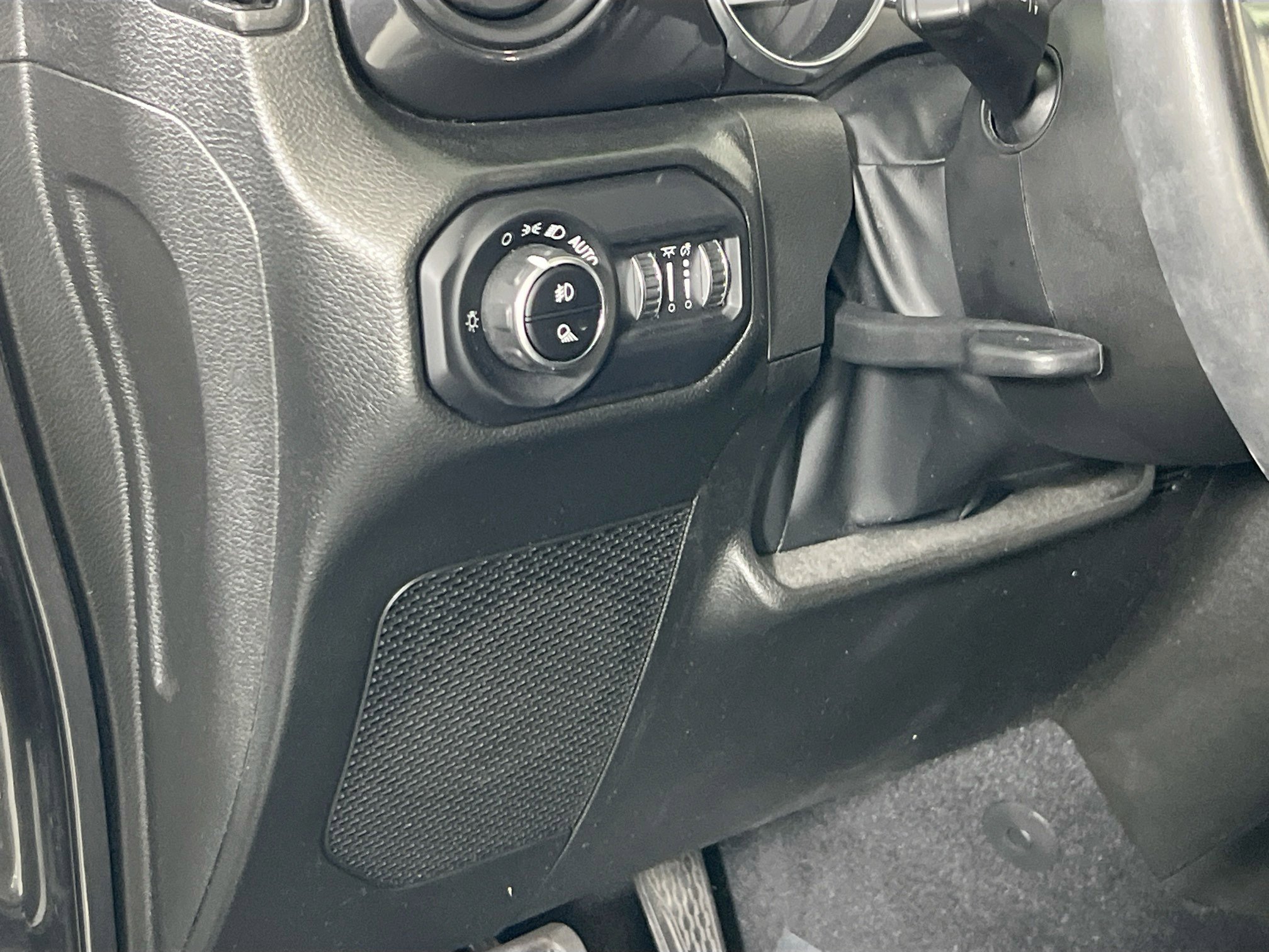 Used 2022 Jeep Gladiator Sport image 10