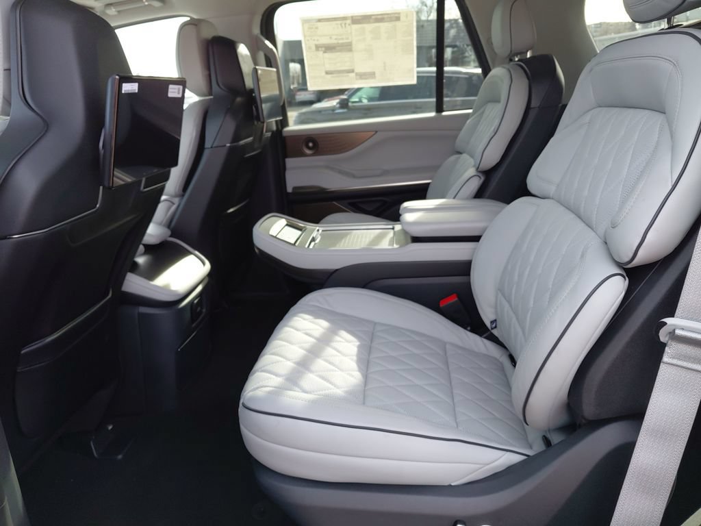 New 2026 Lincoln Navigator Black Label AWD/4WD image 20