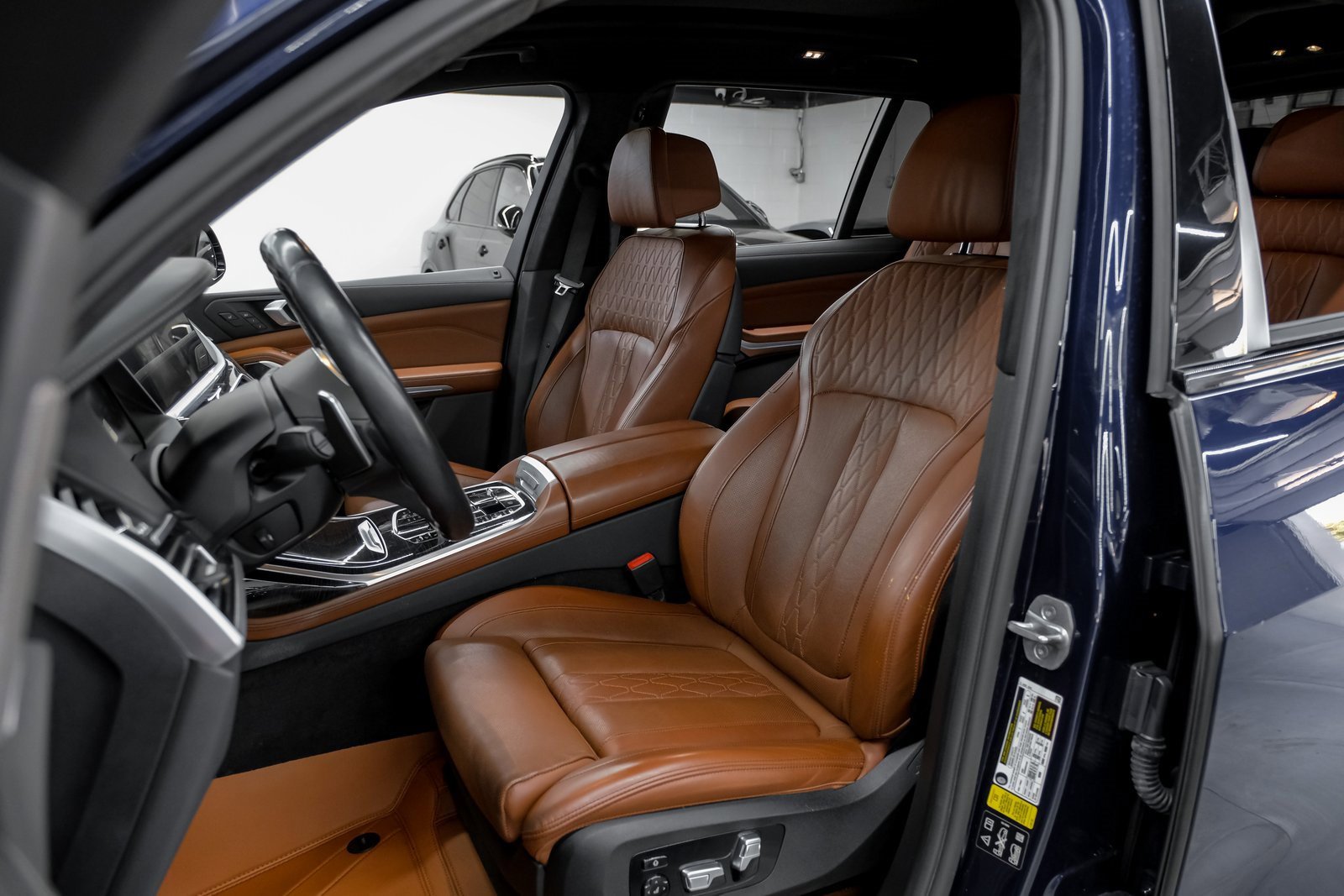 Used 2022 BMW X7 M50i w/ Executive Package image 35