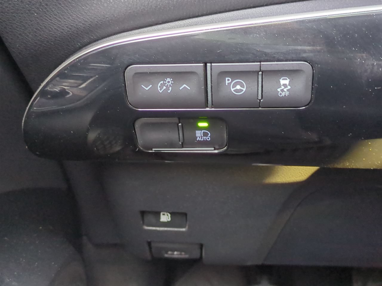 Used 2022 Toyota Prius LE FWD image 17
