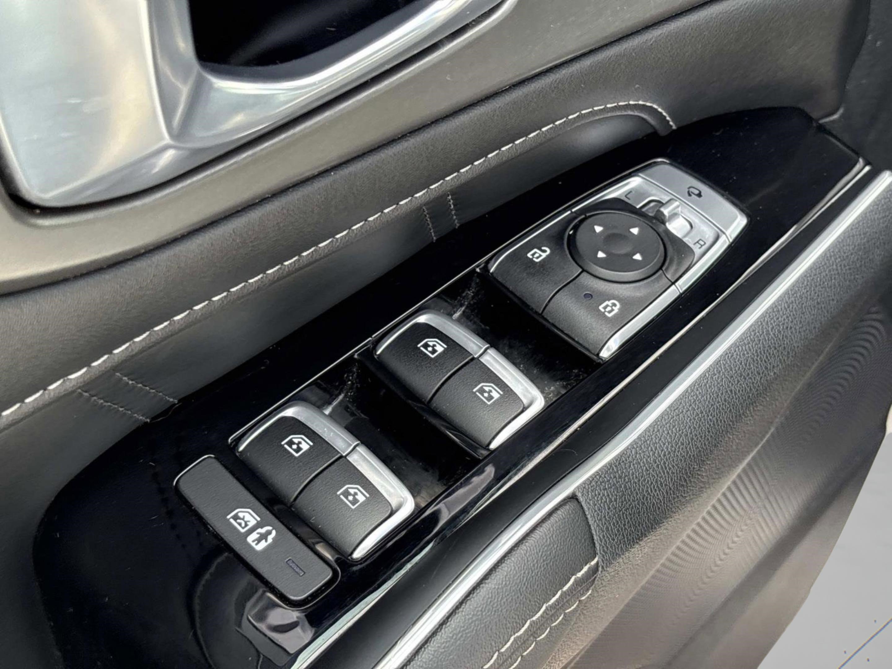 Used 2023 Kia Sorento SX image 25