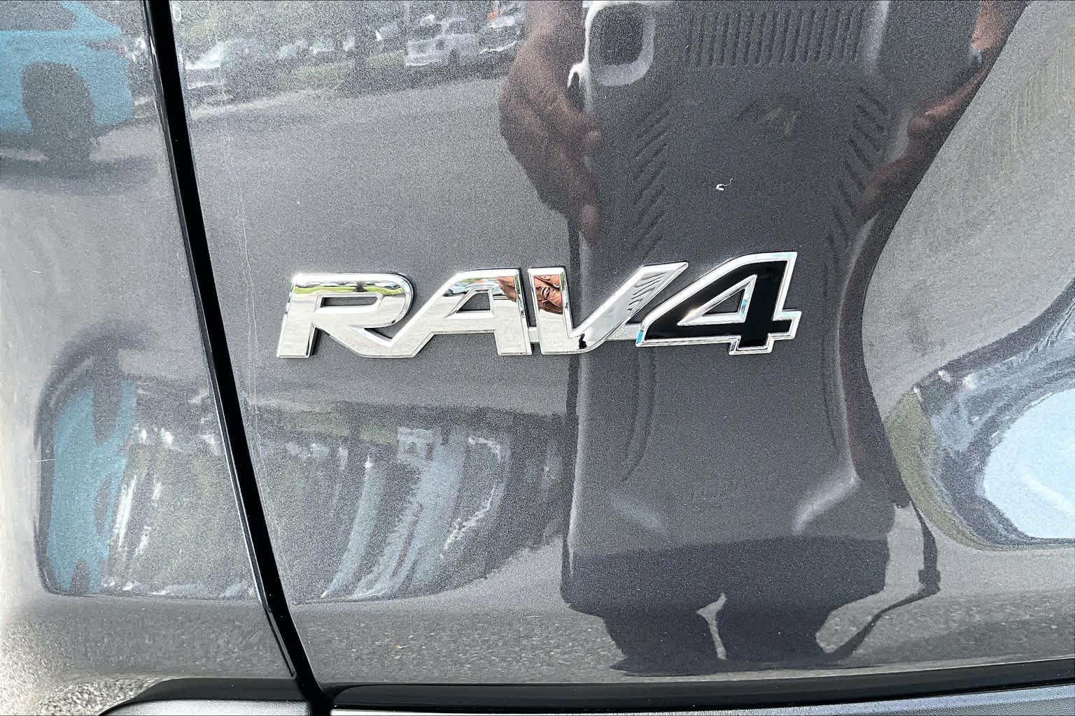 Used 2025 Toyota RAV4 XLE AWD/4WD image 10