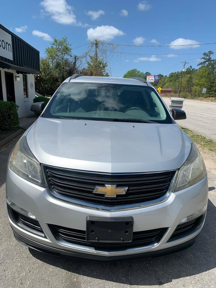 Used 2017 Chevrolet Traverse LS FWD image 2