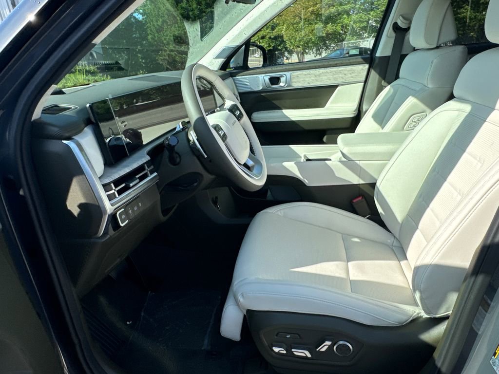 New 2025 Hyundai Santa Fe Calligraphy image 8