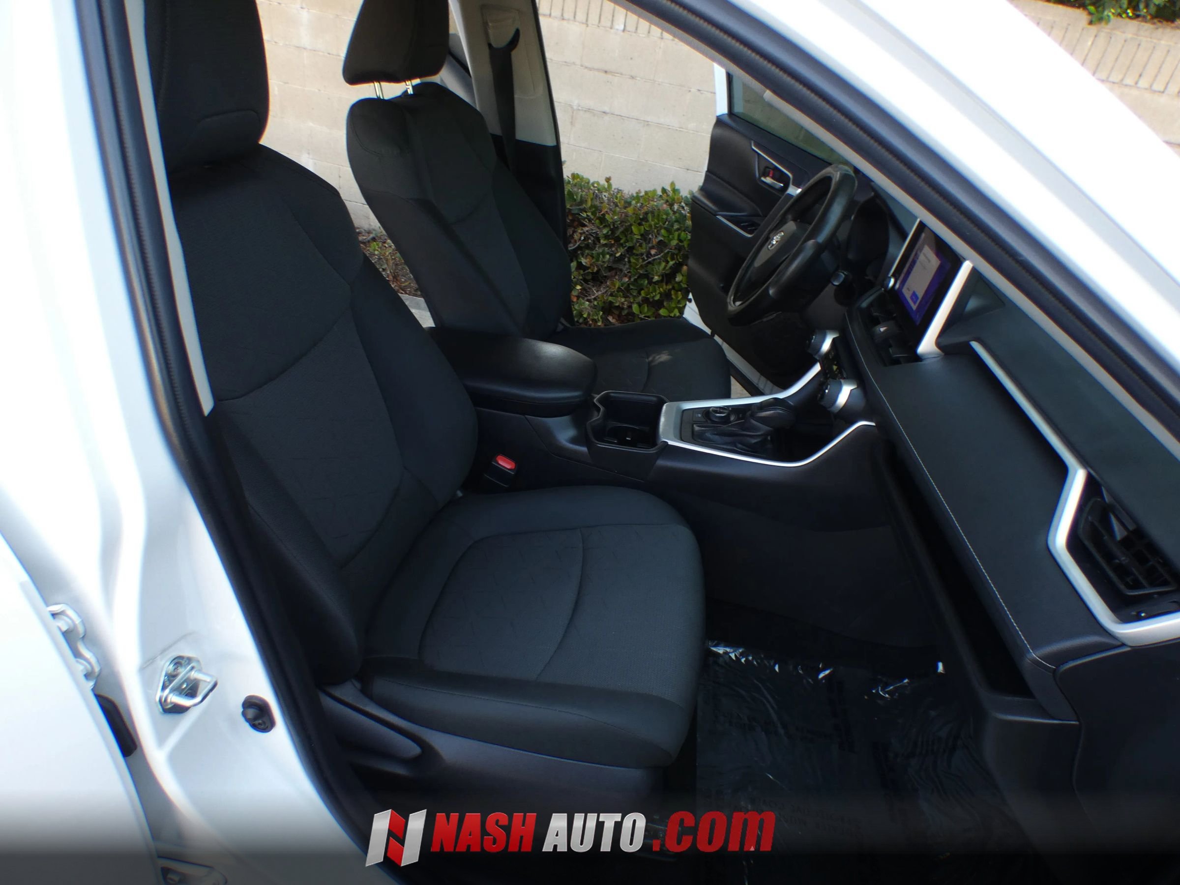 Used 2023 Toyota RAV4 AWD Hybrid image 30