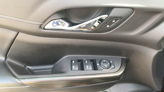 Used 2021 GMC Acadia SLT AWD/4WD image 10