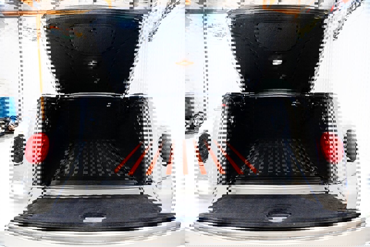 Used 2004 Chevrolet SSR w/ Preferred Equipment Group image 31