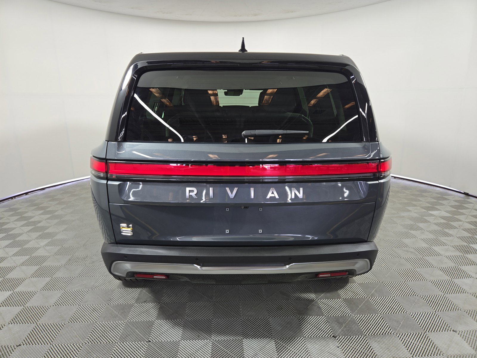 Used 2024 Rivian R1S Adventure AWD/4WD image 4