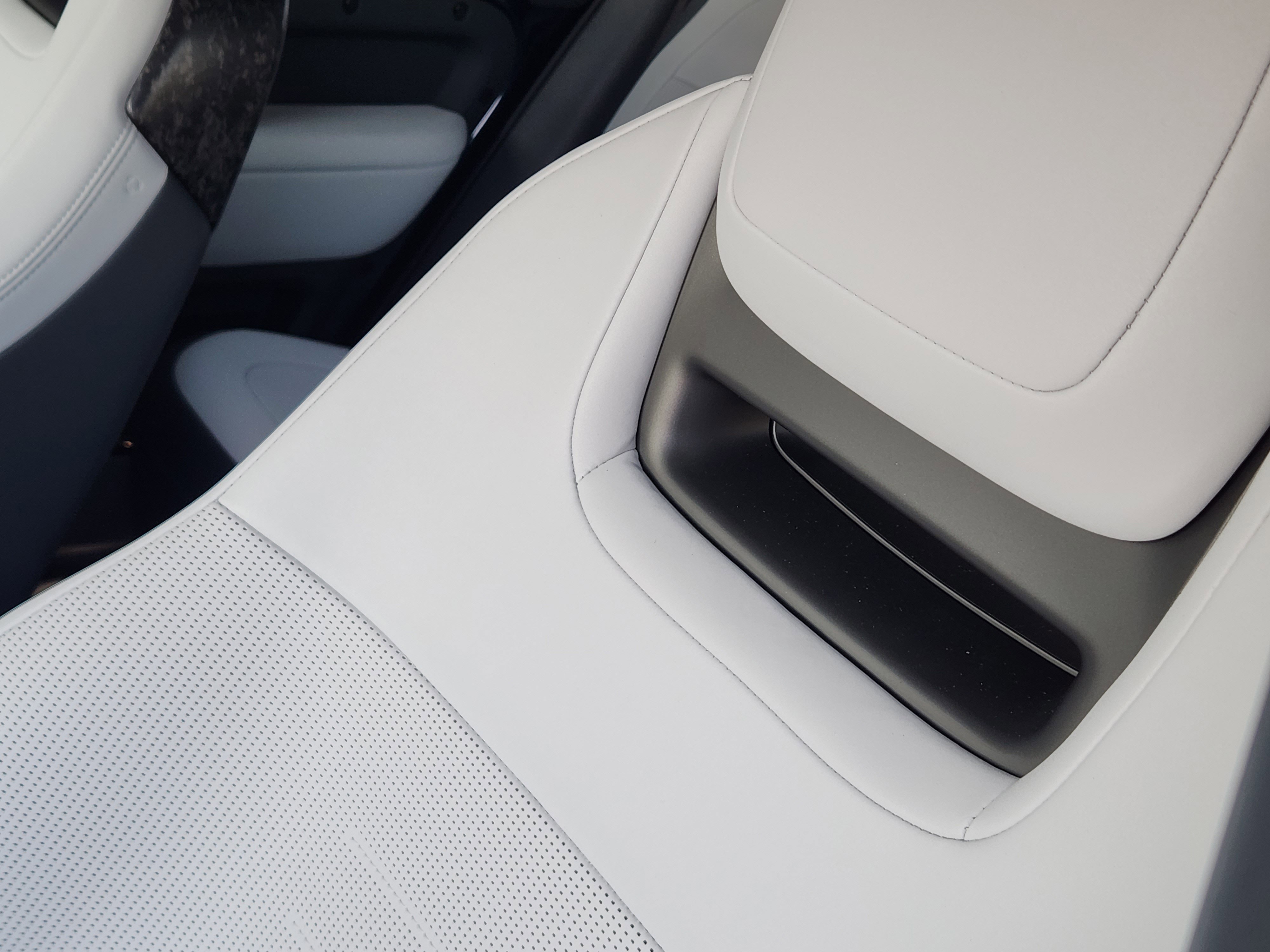 New 2026 Land Rover Defender 110 OCTA image 15