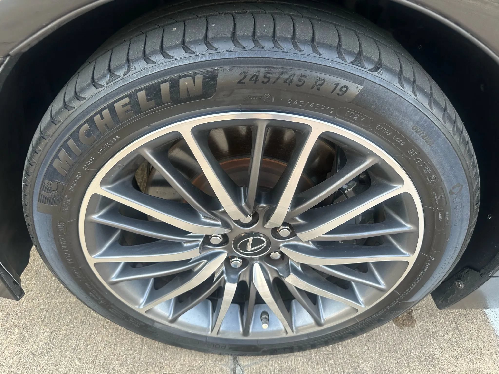 Used 2016 Lexus LS 460 RWD image 3