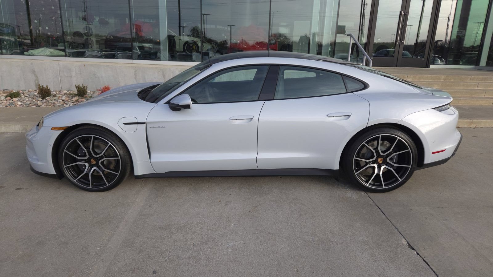 Used 2025 Porsche Taycan RWD image 2