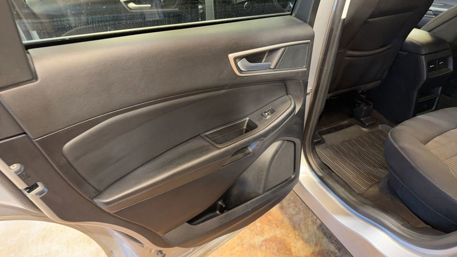 Used 2024 Ford Edge SEL w/ Cold Weather Package image 13