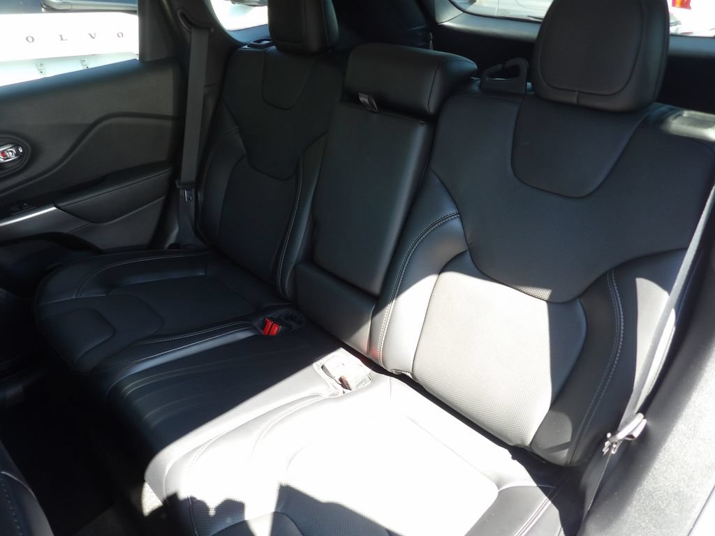 Used 2021 Jeep Cherokee Latitude Lux w/ Comfort/Convenience Group FWD image 23