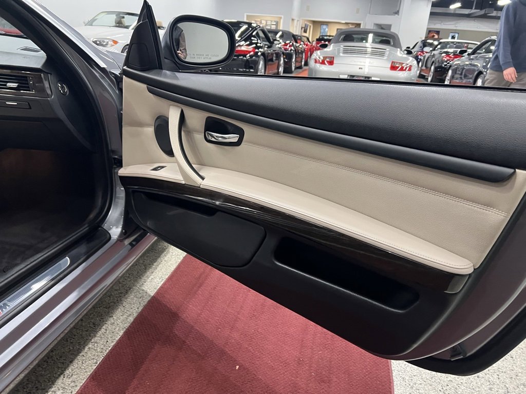 Used 2013 BMW 335i Convertible image 57