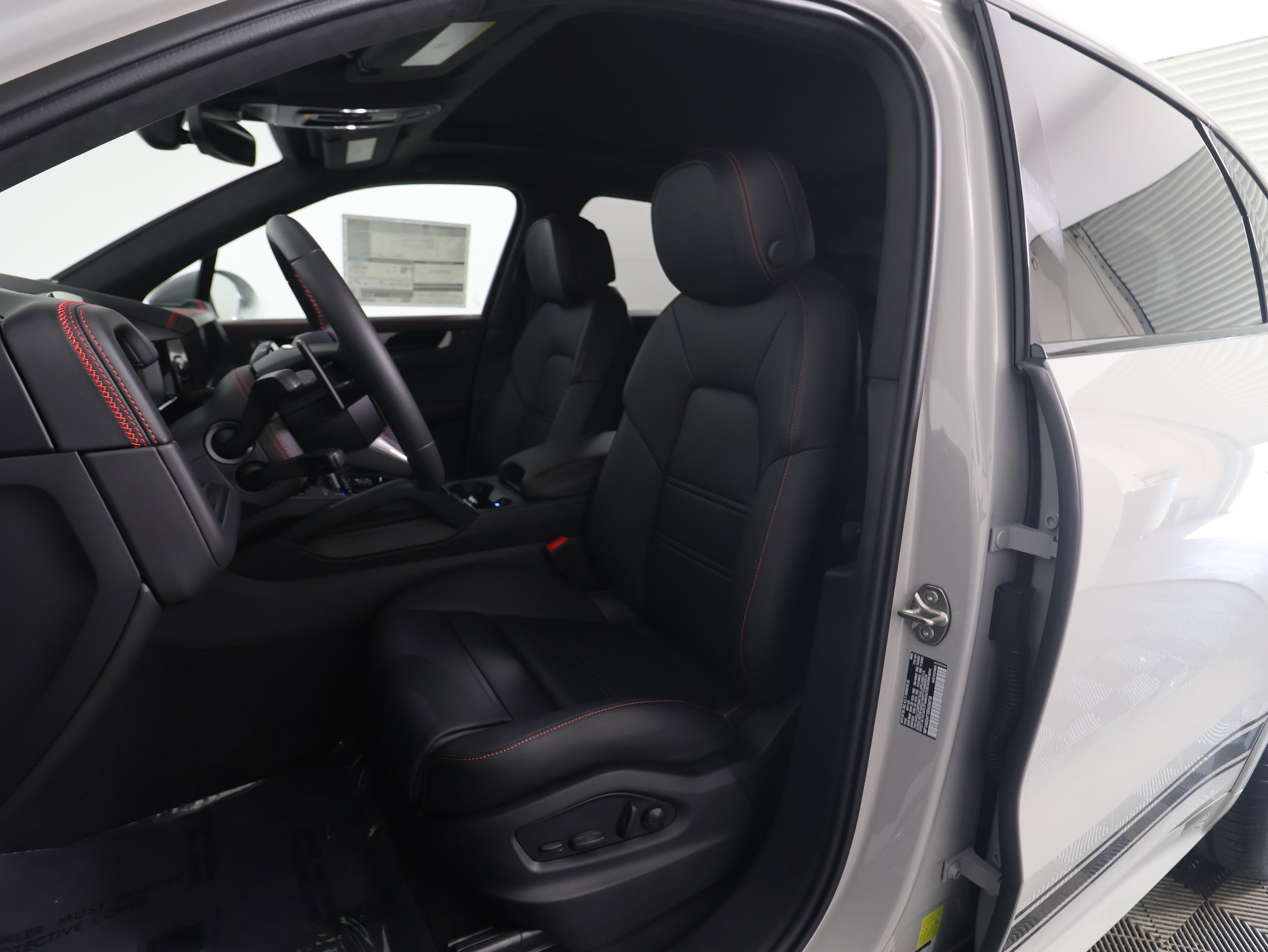 New 2025 Porsche Cayenne GTS image 5