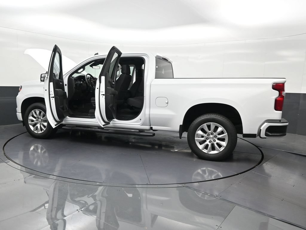 Used 2023 Chevrolet Silverado 1500 Custom RWD image 34