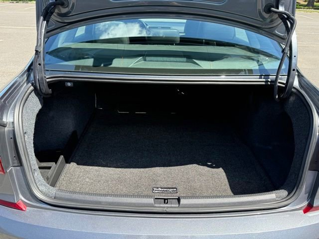Used 2018 Volkswagen Passat 2.0T SE w/ SE Lighting Package FWD image 18