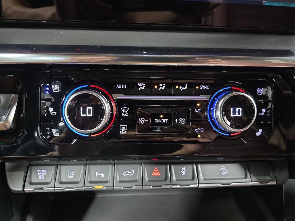New 2026 GMC Sierra 3500 Denali Ultimate w/ LPO, Black Badging Package AWD/4WD image 20