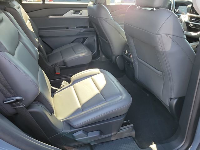 Used 2025 Ford Explorer Active w/ Active Comfort Package RWD image 16