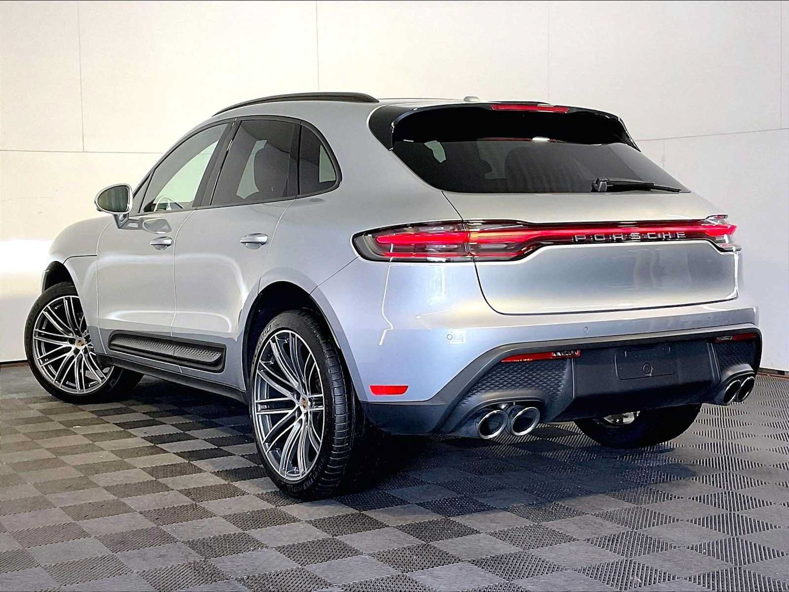 Certified 2026 Porsche Macan AWD/4WD image 3
