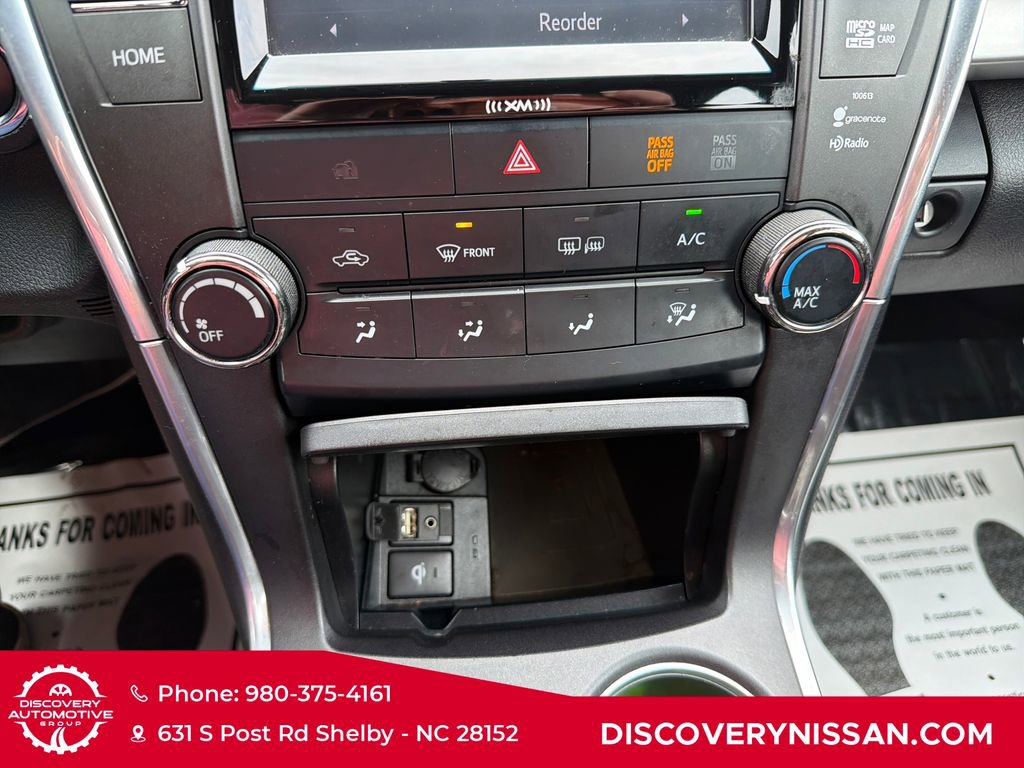 Used 2017 Toyota Camry SE w/ Moonroof Package FWD image 17