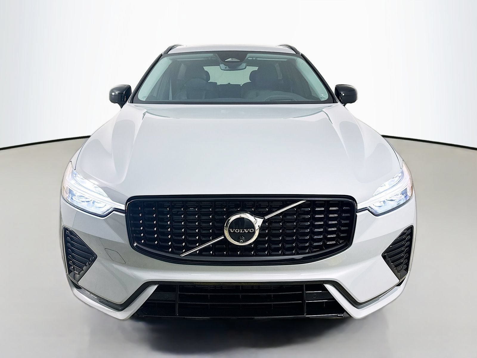 Used 2024 Volvo XC60 B5 Ultimate w/ Protection Package Premier AWD/4WD image 2