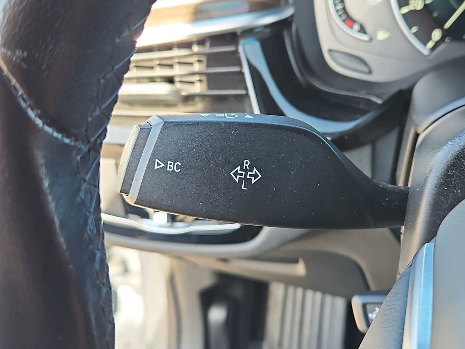 Used 2019 BMW 530e w/ Convenience Package image 27