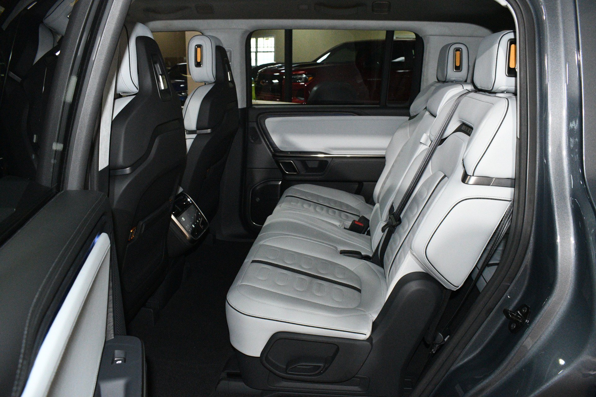 Used 2023 Rivian R1S Launch Edition Quad AWD/4WD image 49