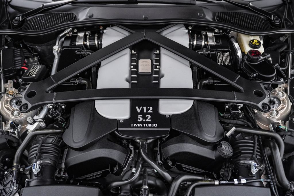 Used 2023 Aston Martin V12 Vantage RWD image 36