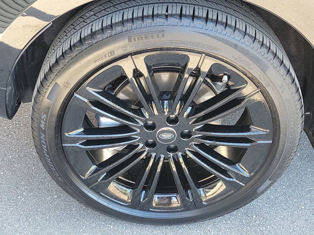 Used 2025 Land Rover Range Rover Long Wheelbase SE image 14