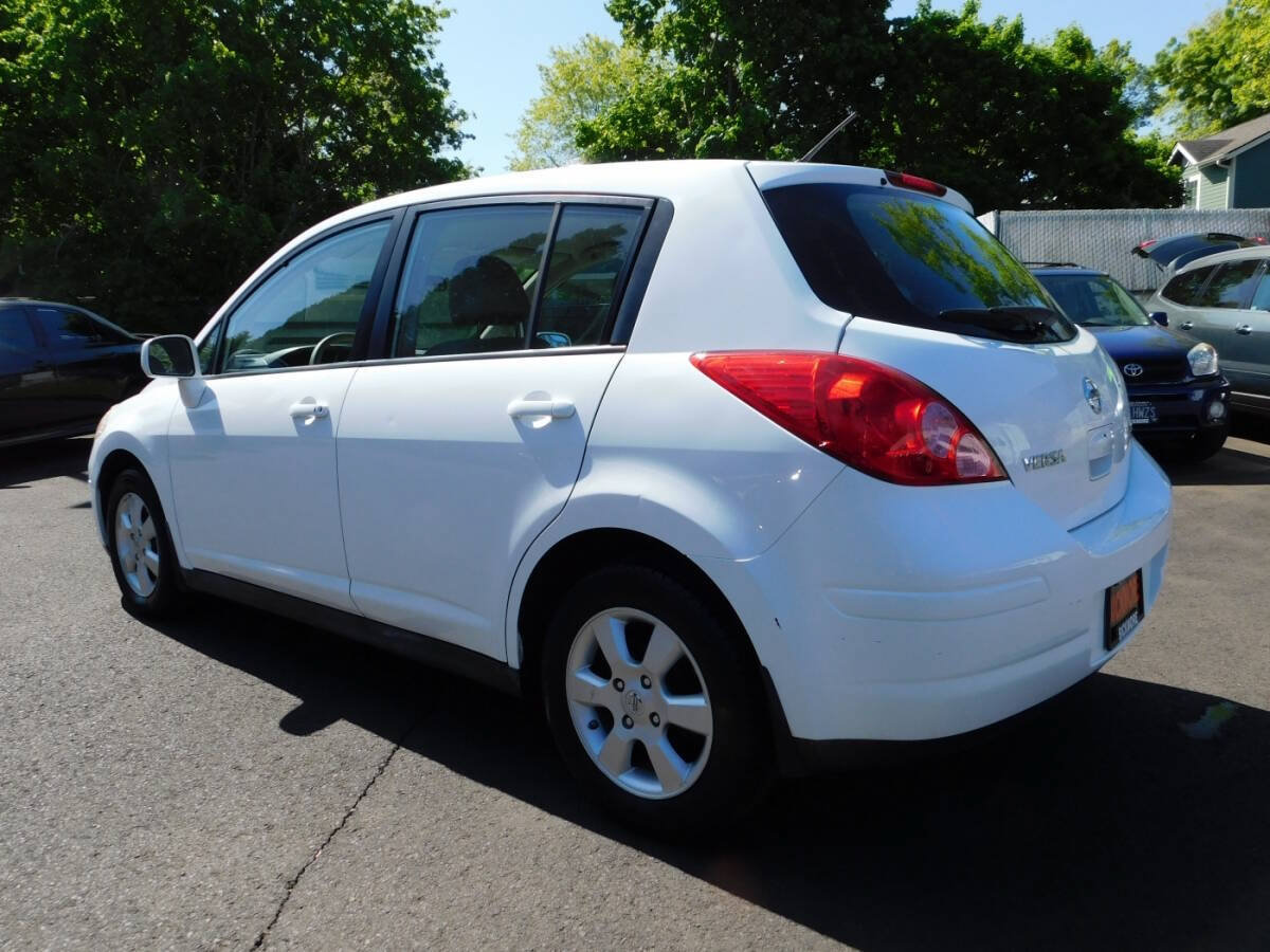 Used 2008 Nissan Versa Hatchback w/ Convenience Pkg FWD image 3