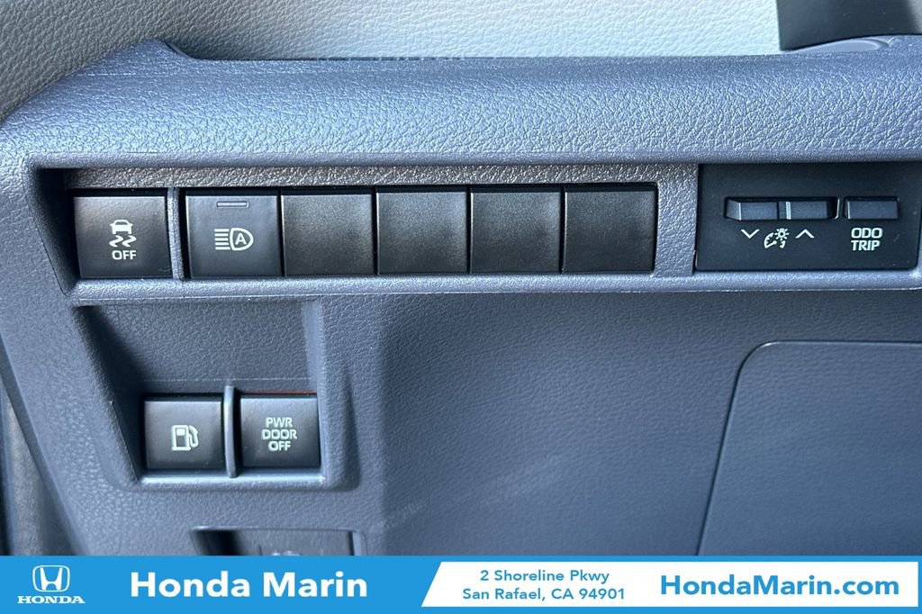 Used 2022 Toyota Sienna XLE image 32