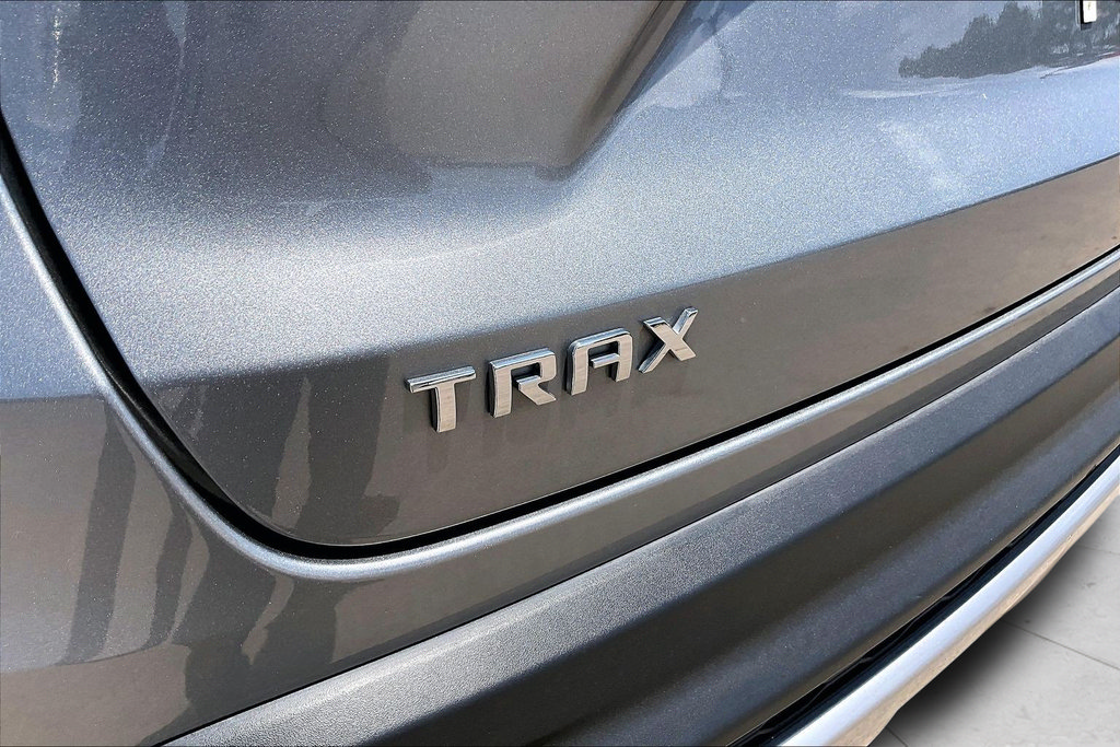Used 2025 Chevrolet Trax LT FWD image 34