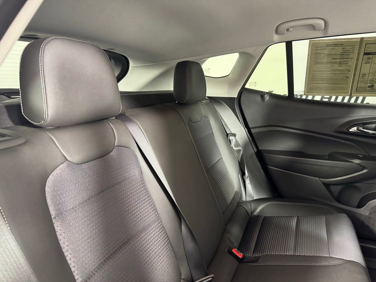 Used 2025 Chevrolet Trax LT FWD image 40