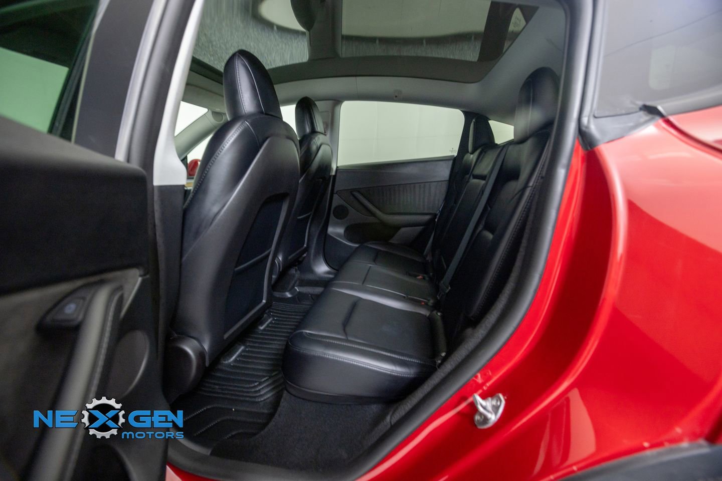 Used 2023 Tesla Model Y Long Range AWD/4WD image 24
