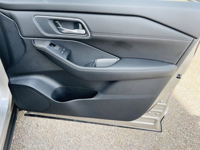 Used 2024 Nissan Rogue Platinum w/ Platinum Premium Package image 29