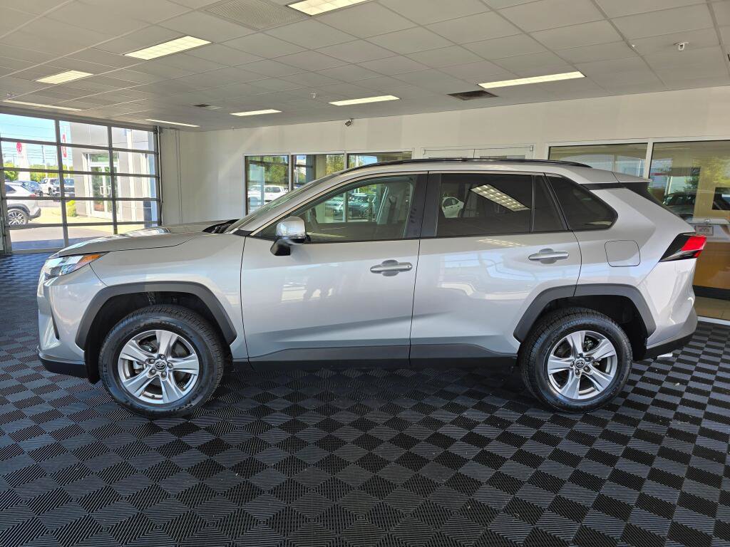 Used 2025 Toyota RAV4 XLE AWD/4WD image 6