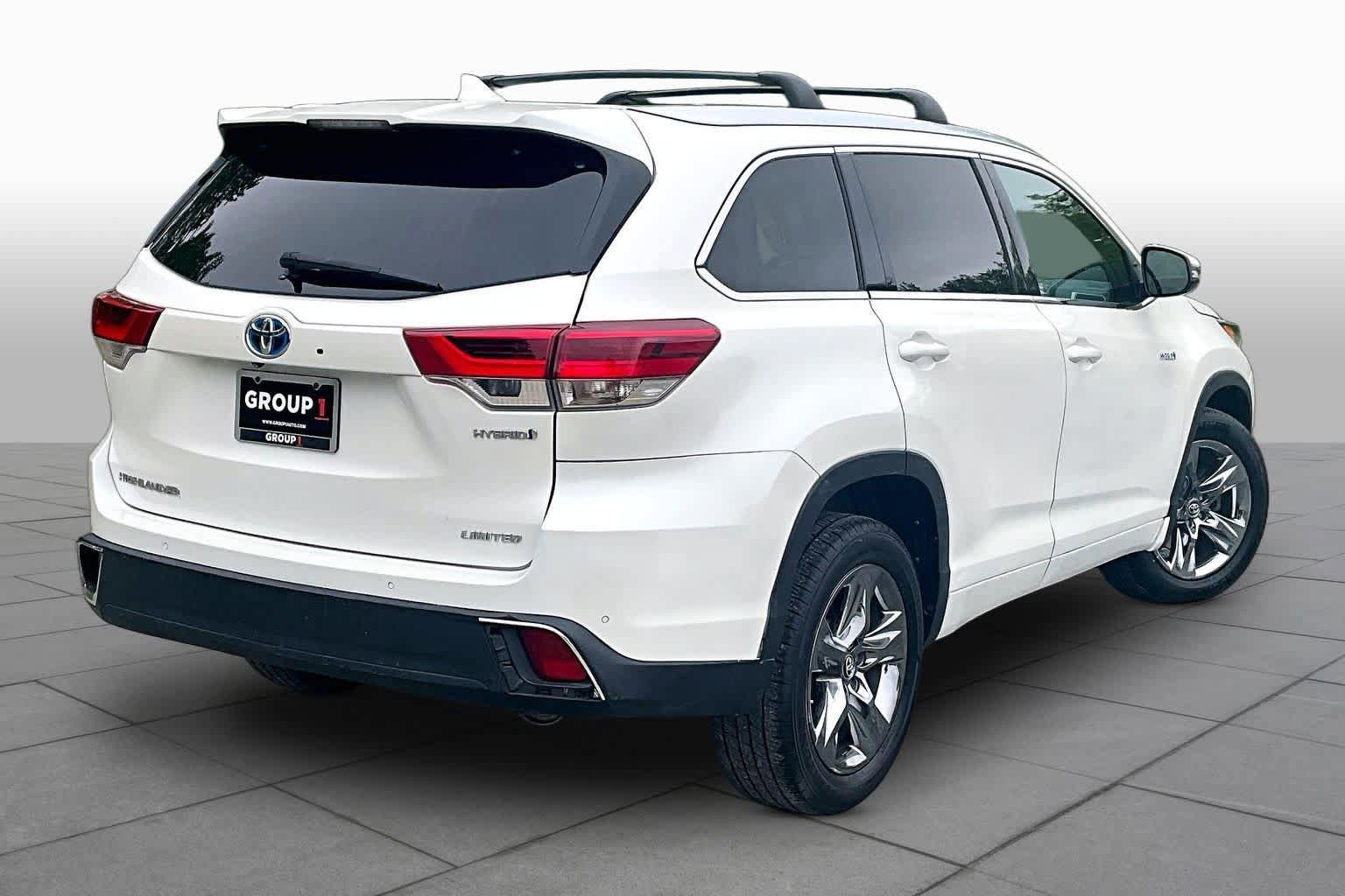 Used 2017 Toyota Highlander Limited Platinum AWD/4WD image 13