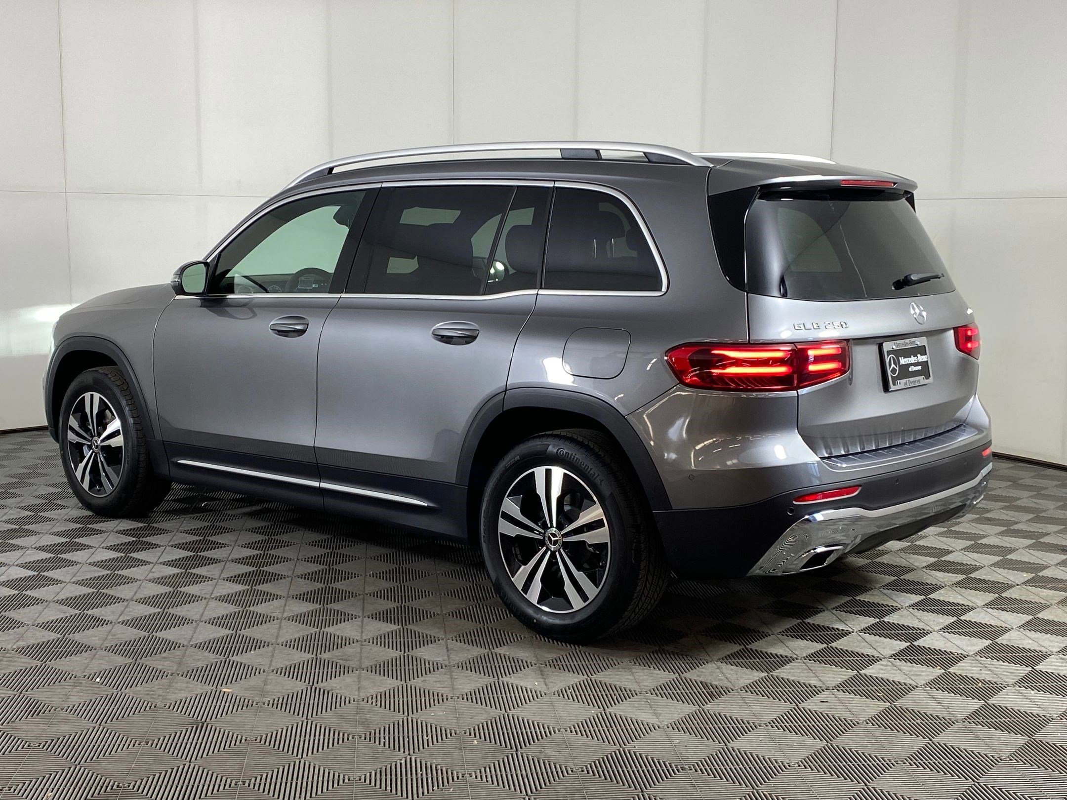 Used 2026 Mercedes-Benz GLB 250 4MATIC image 3