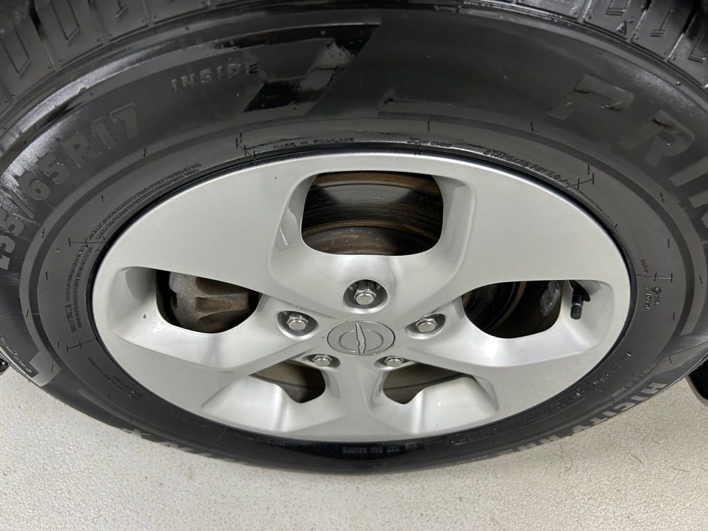Used 2017 Chrysler Pacifica LX w/ Tire & Wheel Group FWD image 9