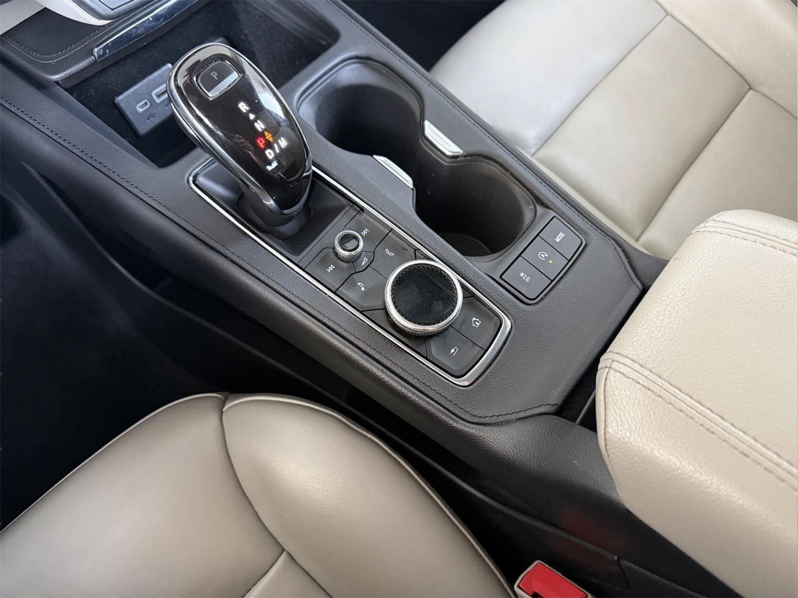 Used 2020 Cadillac XT4 Premium Luxury w/ Cold Weather Package FWD image 18