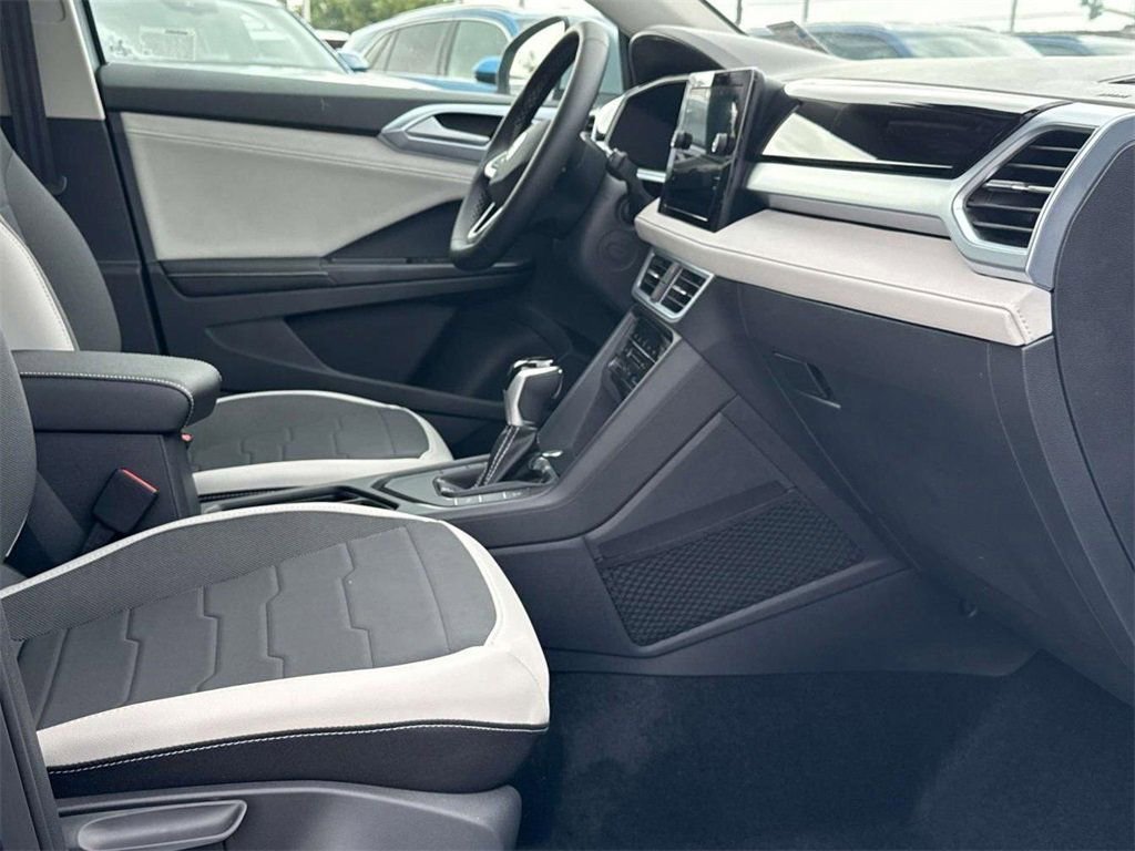 New 2025 Volkswagen Taos SE image 14