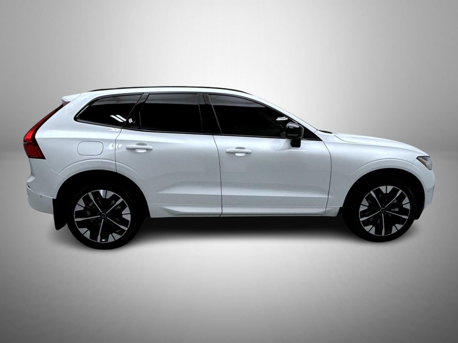 Used 2026 Volvo XC60 B5 Plus w/ Protection Package Premier AWD/4WD image 4