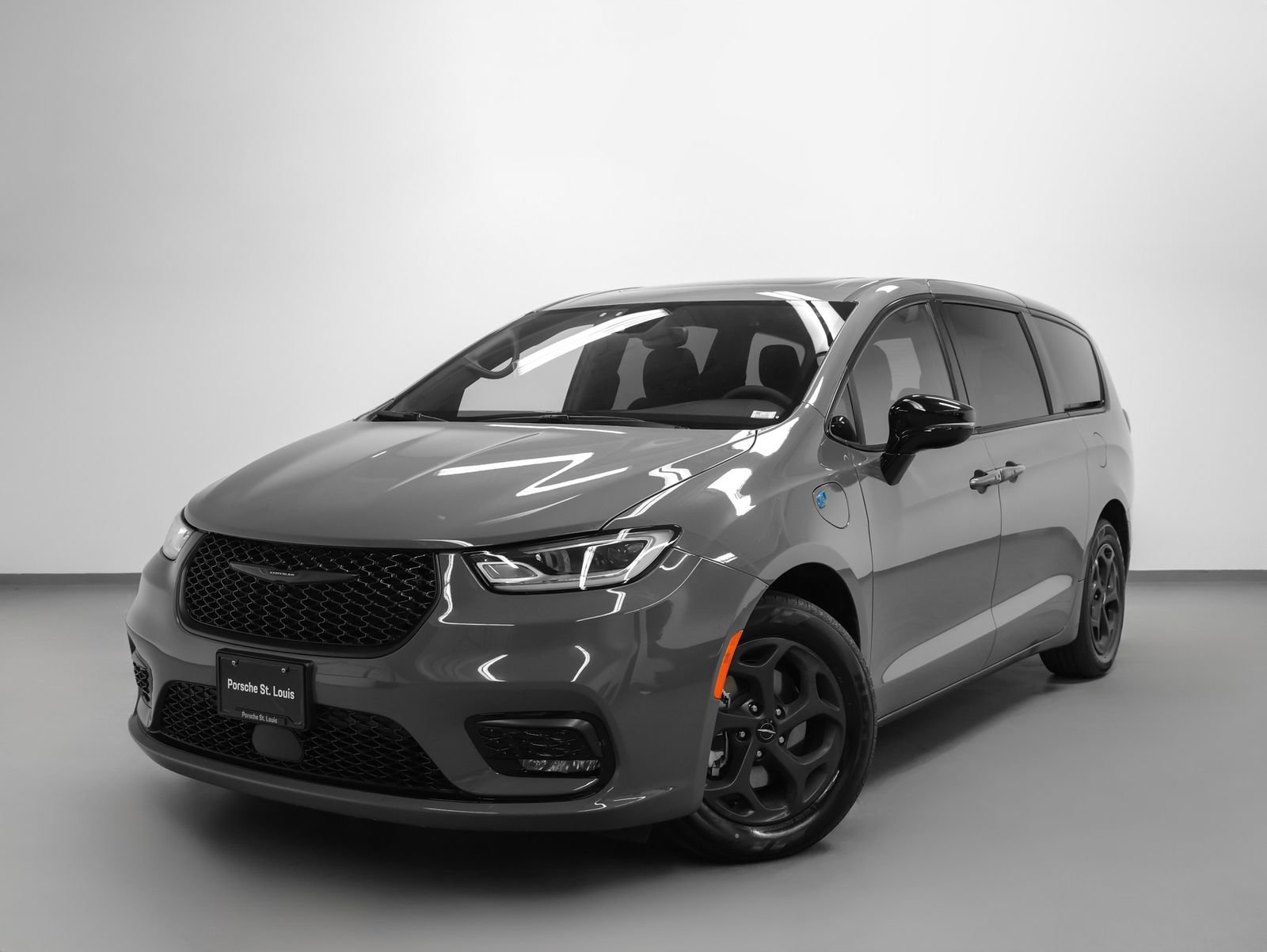 Used 2023 Chrysler Pacifica Limited w/ S Appearance Package FWD image 1