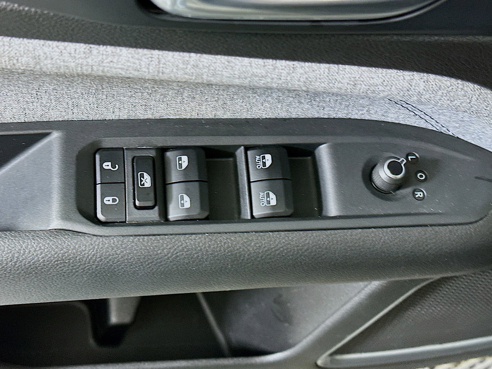 Used 2025 Jeep Compass Latitude AWD/4WD image 15