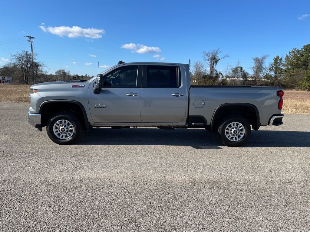 Used 2025 Chevrolet Silverado 2500 LT w/ Texas Edition image 2
