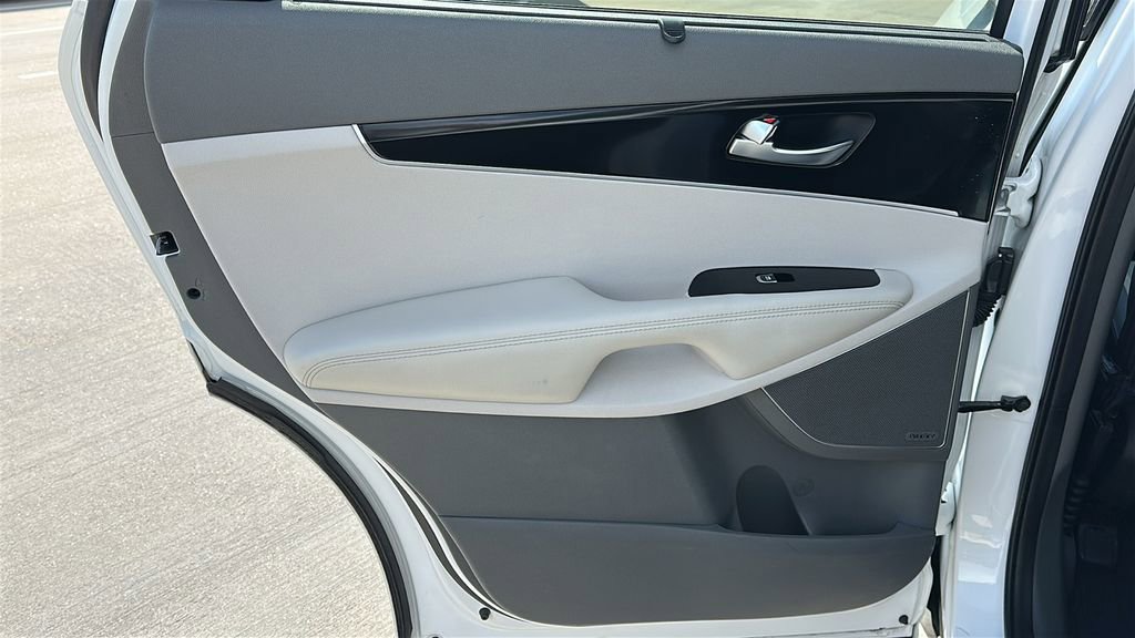 Used 2017 Kia Sorento SX image 33