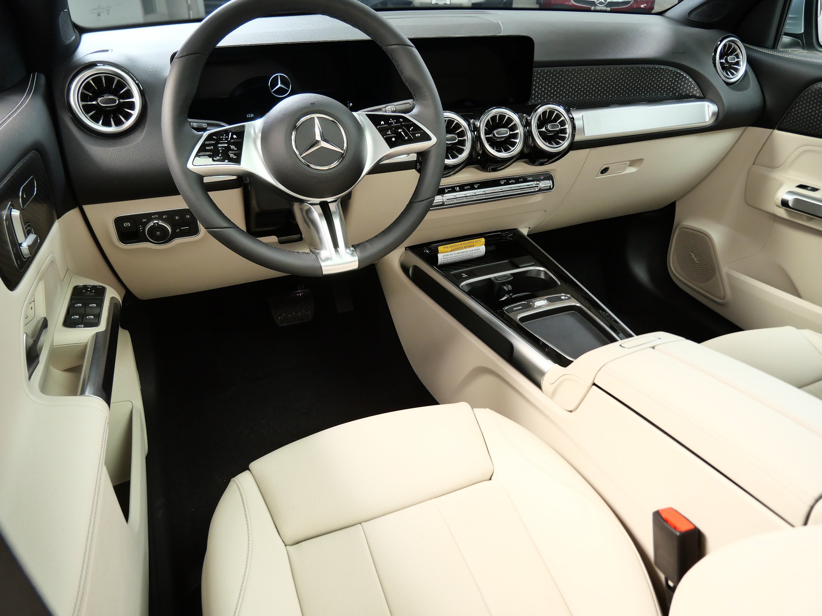 New 2026 Mercedes-Benz GLB 250 4MATIC image 2